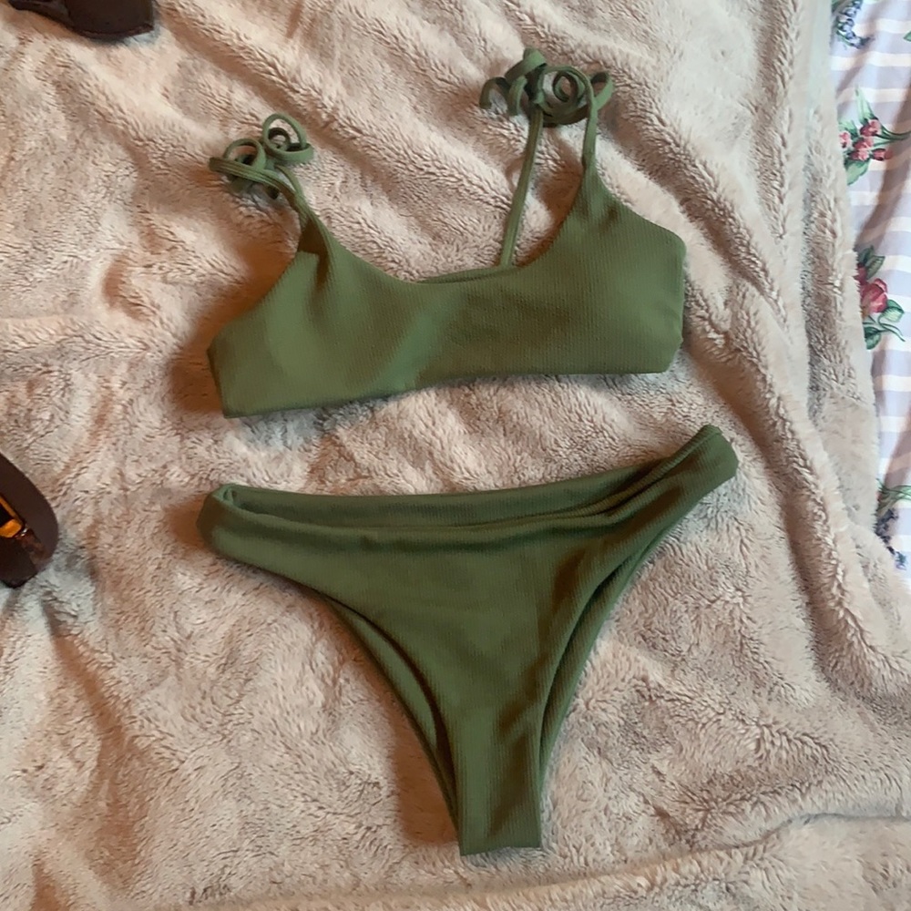 green bikini set :)